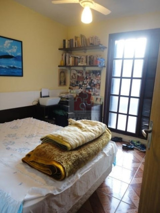 Imagem Casa com 3 Quartos à Venda, 220 m² em Santo Antônio - Porto Alegre Imagem Casa com 3 Quartos à Venda, 220 m² em Santo Antônio - Porto Alegre