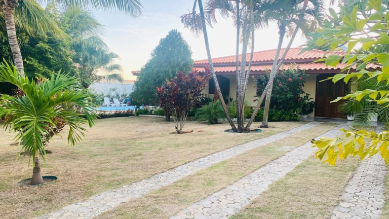 Imagem Casa com 5 Quartos à Venda, 350 m² em Barra Do Jacuípe - Camaçari Imagem Casa com 5 Quartos à Venda, 350 m² em Barra Do Jacuípe - Camaçari
