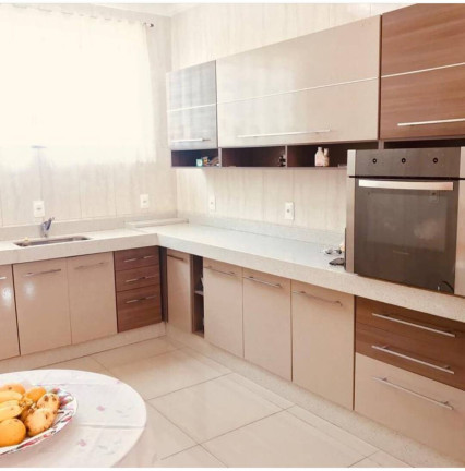 Imagem Casa com 3 Quartos à Venda, 650 m² em Conego - Nova Friburgo Imagem Casa com 3 Quartos à Venda, 650 m² em Conego - Nova Friburgo