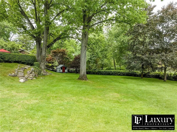 Imagem Casa com 5 Quartos à Venda, em Bronxville - New York City Imagem Casa com 5 Quartos à Venda, em Bronxville - New York City
