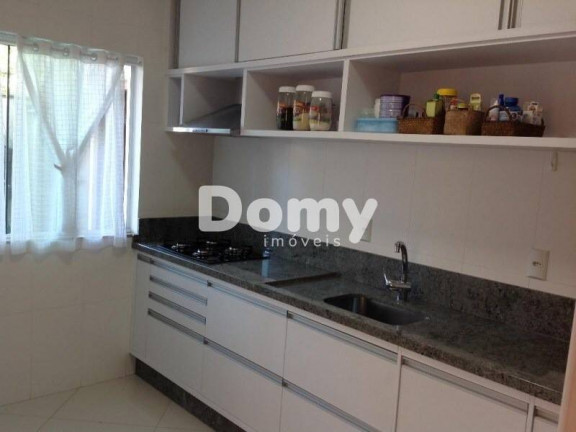 Imagem Casa de Condomínio com 3 Quartos à Venda, 230 m² em América - Joinville