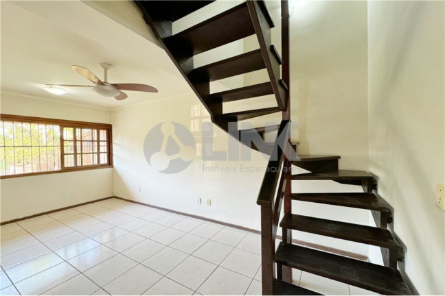 Imagem Casa com 3 Quartos à Venda,  em Morro Santana - Porto Alegre