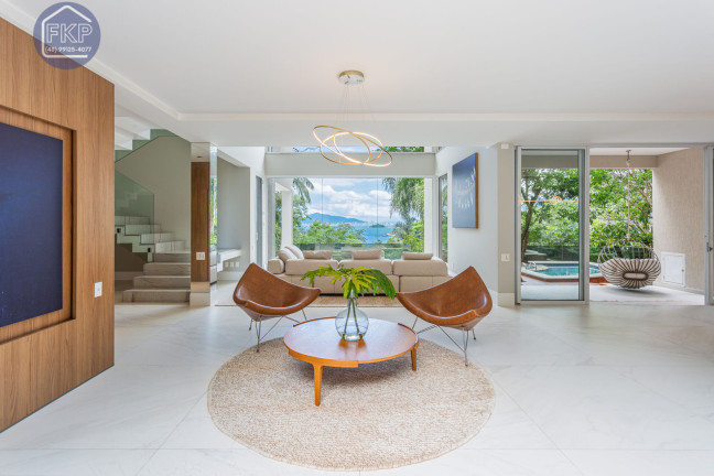 Imagem Casa com 4 Quartos à Venda, 524 m² em Estaleirinho - Balneário Camboriú Imagem Casa com 4 Quartos à Venda, 524 m² em Estaleirinho - Balneário Camboriú
