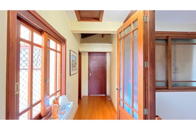 Imagem Casa com 5 Quartos à Venda, em Ipanema - Porto Alegre Imagem Casa com 5 Quartos à Venda, em Ipanema - Porto Alegre