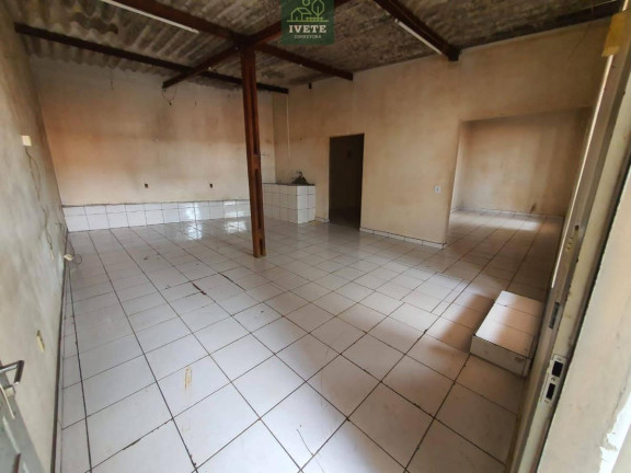Imagem Casa com 3 Quartos à Venda, 250 m²