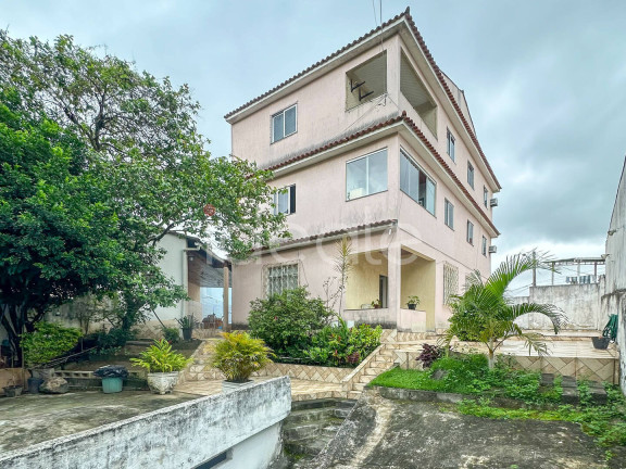Casa com 9 Quartos à Venda,  em Taquara - Rio De Janeiro