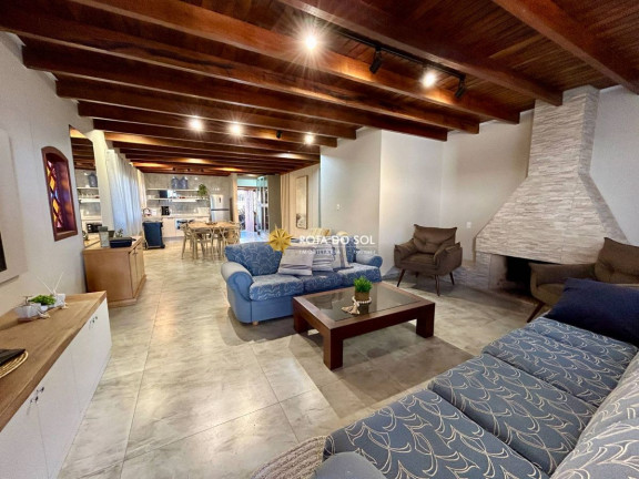 Imagem Casa com 3 Quartos à Venda, 180 m² em Centro - Bombinhas Imagem Casa com 3 Quartos à Venda, 180 m² em Centro - Bombinhas