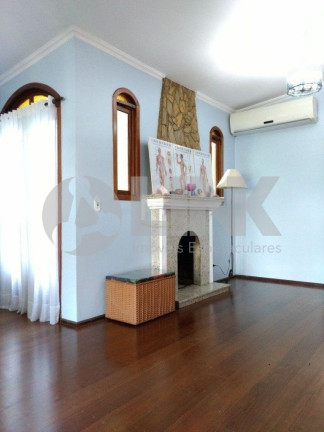 Imagem Casa com 5 Quartos à Venda, 260 m² em Vila Ipiranga - Porto Alegre Imagem Casa com 5 Quartos à Venda, 260 m² em Vila Ipiranga - Porto Alegre