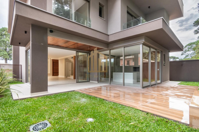 Imagem Casa com 3 Quartos à Venda, 300 m² em Santa Felicidade - Curitiba Imagem Casa com 3 Quartos à Venda, 300 m² em Santa Felicidade - Curitiba