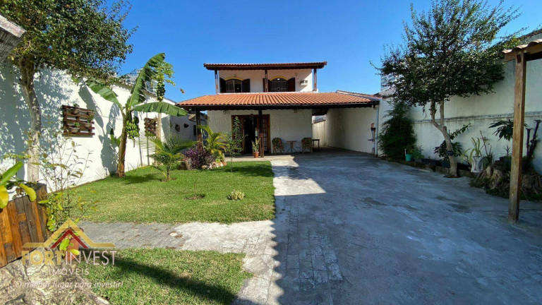 Imóvel com 5 Quartos à Venda, 200 m² em Canto Do Forte - Praia Grande