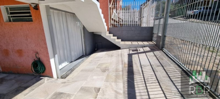 Imagem Casa com 2 Quartos à Venda, 81 m² em Caxias Do Sul Imagem Casa com 2 Quartos à Venda, 81 m² em Caxias Do Sul