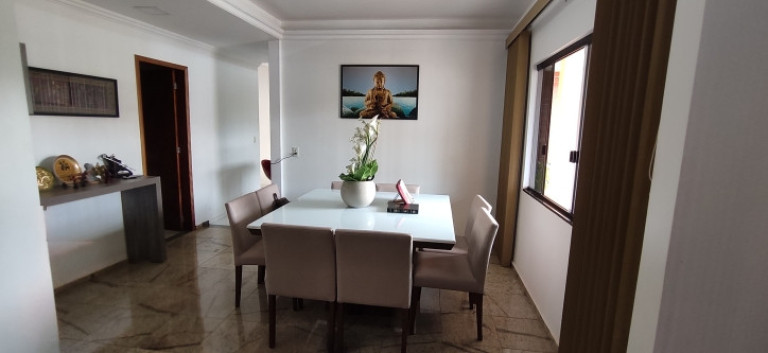Imagem Sobrado com 4 Quartos à Venda, 218 m² em Pioneiros Catarinenses - Cascavel