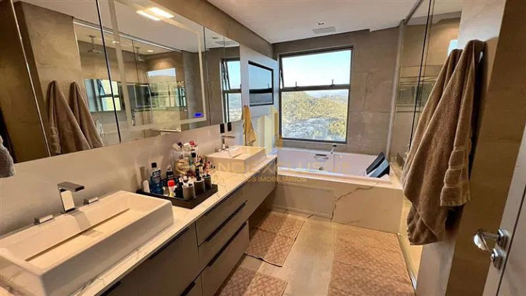 Imagem Apartamento com 3 Quartos à Venda, 183 m² em Centro - Balneário Camboriú Imagem Apartamento com 3 Quartos à Venda, 183 m² em Centro - Balneário Camboriú