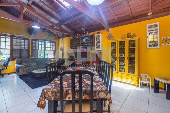 Imagem Casa com 3 Quartos à Venda, 381 m² em Tristeza - Porto Alegre Imagem Casa com 3 Quartos à Venda, 381 m² em Tristeza - Porto Alegre