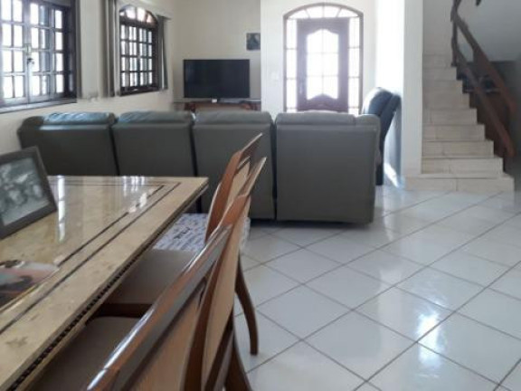 Imagem Sobrado com 6 Quartos à Venda, 300 m² em Copaco - Arujá