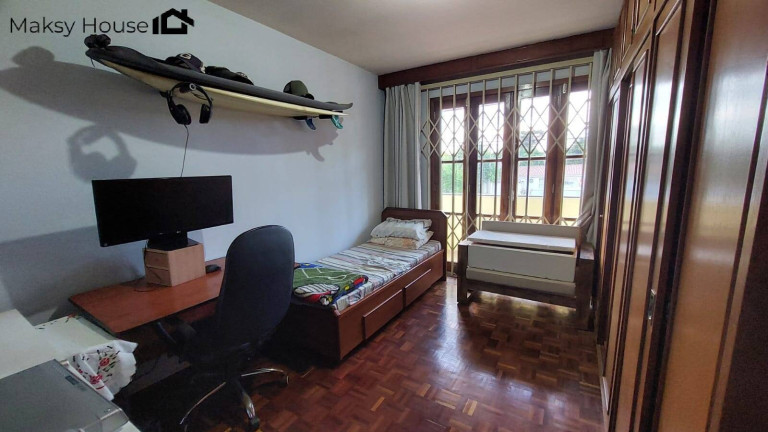 Imagem Casa com 4 Quartos à Venda, em Boqueirão - Curitiba Imagem Casa com 4 Quartos à Venda, em Boqueirão - Curitiba