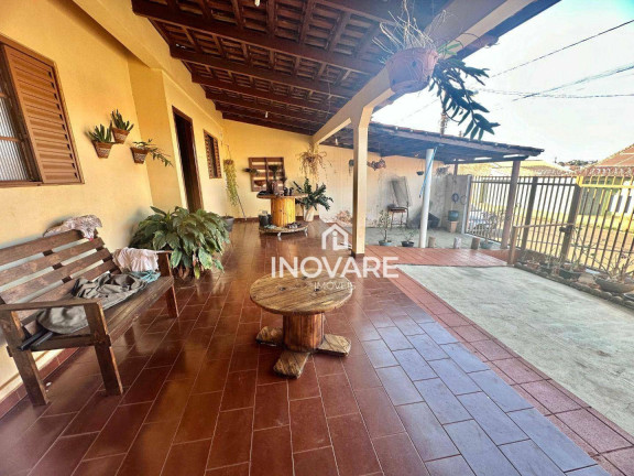 Imagem Casa com 3 Quartos à Venda, 220 m² em Alvorada - Araporã