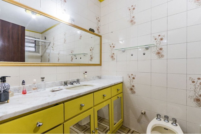 Imagem Casa com 3 Quartos à Venda, 329 m² em Vila Ipiranga - Porto Alegre Imagem Casa com 3 Quartos à Venda, 329 m² em Vila Ipiranga - Porto Alegre