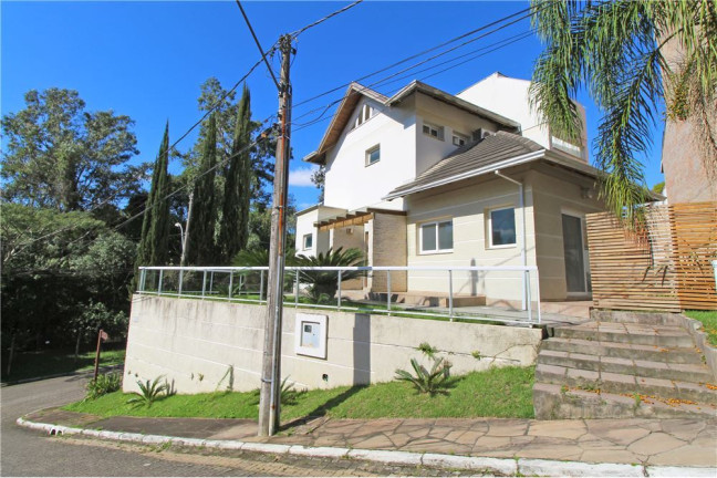 Imagem Casa com 5 Quartos à Venda, em Agronomia - Porto Alegre Imagem Casa com 5 Quartos à Venda, em Agronomia - Porto Alegre