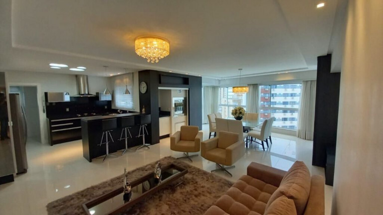 Imagem Imóvel com 3 Quartos à Venda, 155 m² em Centro - Balneário Camboriú Imagem Imóvel com 3 Quartos à Venda, 155 m² em Centro - Balneário Camboriú