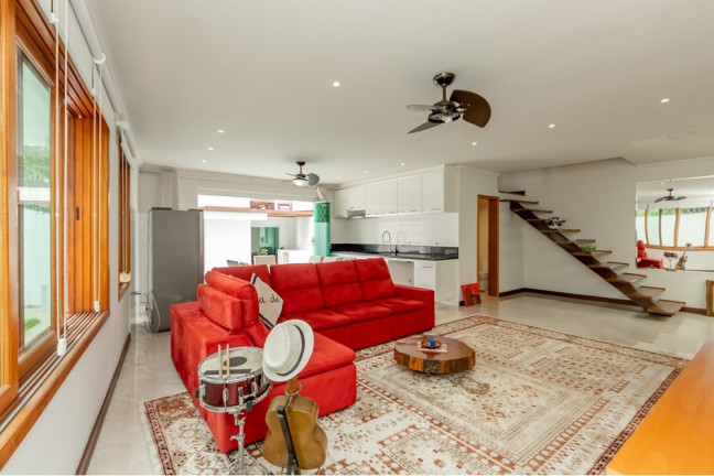 Casa com 3 Quartos à Venda, 247 m² em Guarapiranga - São Paulo
