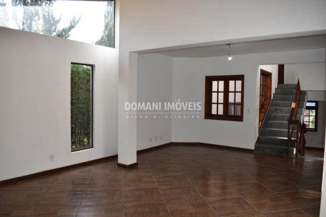 Imagem Casa com 4 Quartos à Venda, 190 m² em Região Do Alto Do Capivari - Campos Do Jordão Imagem Casa com 4 Quartos à Venda, 190 m² em Região Do Alto Do Capivari - Campos Do Jordão