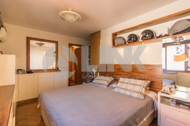 Imagem Imóvel com 3 Quartos à Venda, 384 m² em Petrópolis - Porto Alegre Imagem Imóvel com 3 Quartos à Venda, 384 m² em Petrópolis - Porto Alegre