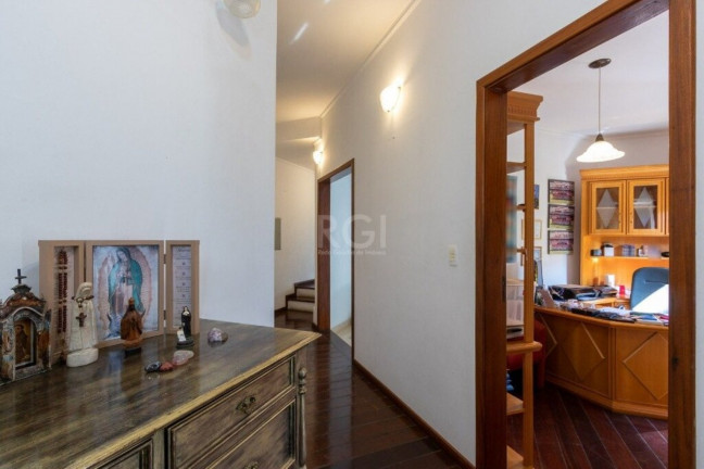 Imagem Imóvel com 4 Quartos à Venda, em Cavalhada - Porto Alegre Imagem Imóvel com 4 Quartos à Venda, em Cavalhada - Porto Alegre