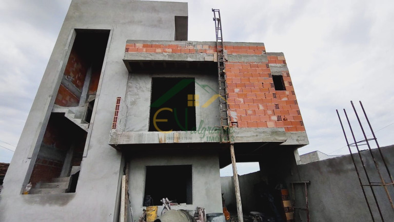 Sobrado com 3 Quartos à Venda, 130 m² em Xaxim - Curitiba