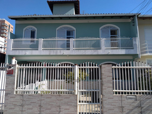 Casa com 4 Quartos à Venda, 200 m² em Barreiros - São José