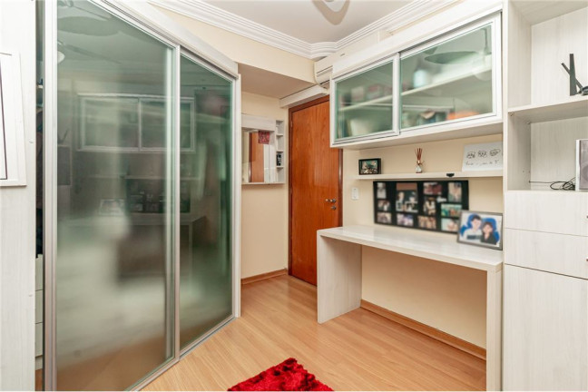 Imagem Casa com 3 Quartos à Venda, 200 m² em Jardim Planalto - Porto Alegre Imagem Casa com 3 Quartos à Venda, 200 m² em Jardim Planalto - Porto Alegre