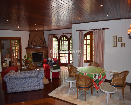 Imagem Casa com 4 Quartos à Venda, 530 m² em Região Do Alto Da Vila Inglesa - Campos Do Jordão Imagem Casa com 4 Quartos à Venda, 530 m² em Região Do Alto Da Vila Inglesa - Campos Do Jordão