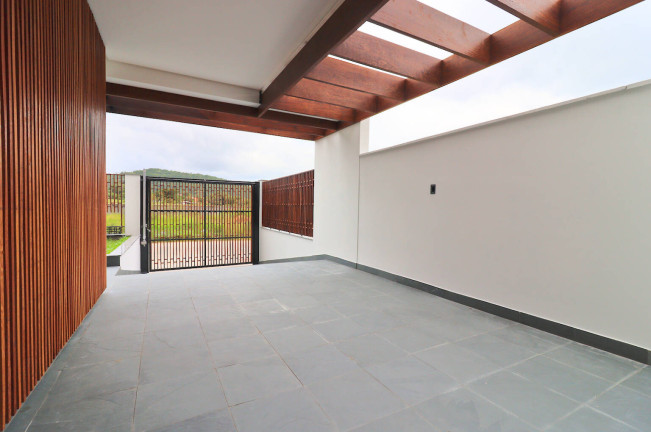 Imagem Casa com 3 Quartos à Venda, em Rio Tavares - Florianópolis Imagem Casa com 3 Quartos à Venda, em Rio Tavares - Florianópolis