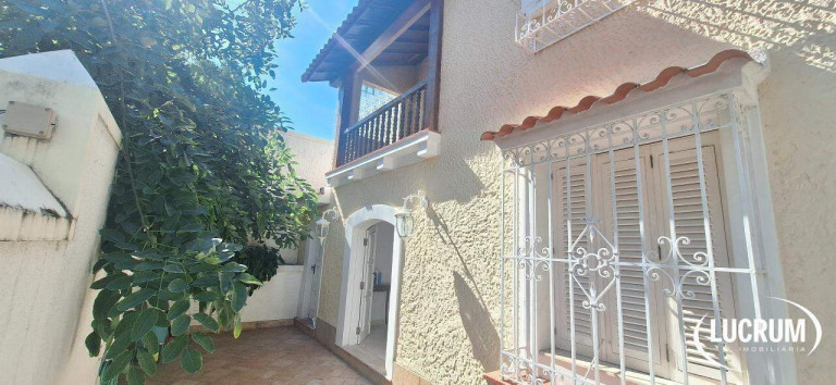 Casa com 3 Quartos para Alugar, 300 m² em Laranjeiras - Rio De Janeiro