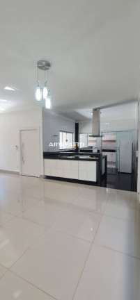 Imagem Casa com 3 Quartos à Venda, 172 m² Imagem Casa com 3 Quartos à Venda, 172 m²
