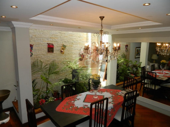 Imagem Casa com 4 Quartos à Venda, 400 m² em São João - Porto Alegre Imagem Casa com 4 Quartos à Venda, 400 m² em São João - Porto Alegre