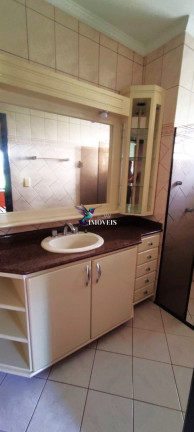 Imagem Sobrado com 5 Quartos à Venda, 338 m² em Jardim Itu - Porto Alegre Imagem Sobrado com 5 Quartos à Venda, 338 m² em Jardim Itu - Porto Alegre