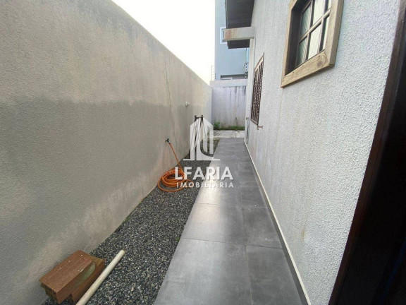 Imagem Casa com 3 Quartos para Temporada, 117 m² em Cambiju - Itapoá