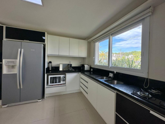 Imagem Casa com 5 Quartos à Venda, em -- - Capao Da Canoa Imagem Casa com 5 Quartos à Venda, em -- - Capao Da Canoa