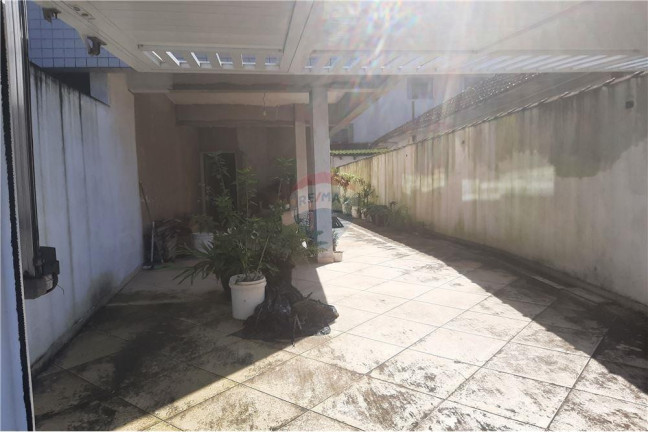 Imagem Sobrado com 5 Quartos à Venda, 241 m² em Vila Valença - Sao Vicente                            