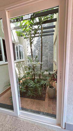 Imagem Casa com 3 Quartos à Venda, 1.600 m² Imagem Casa com 3 Quartos à Venda, 1.600 m²
