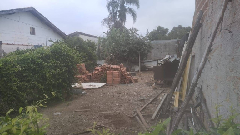 Imagem Casa com 2 Quartos à Venda, 250 m² em Conjunto Residencial Araretama - Pindamonhangaba Imagem Casa com 2 Quartos à Venda, 250 m² em Conjunto Residencial Araretama - Pindamonhangaba