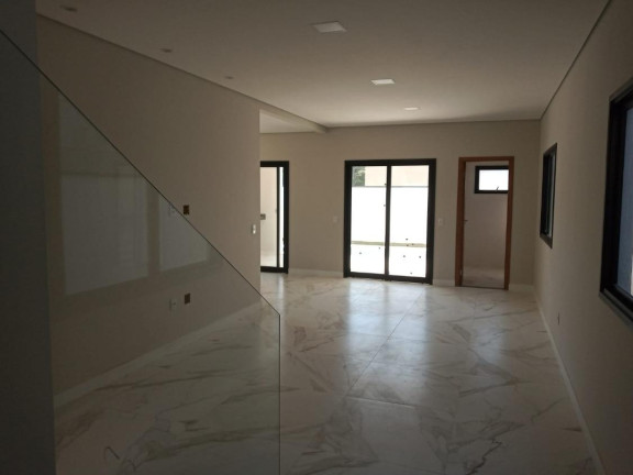 Imagem Imóvel com 3 Quartos à Venda, 210 m² Imagem Imóvel com 3 Quartos à Venda, 210 m²