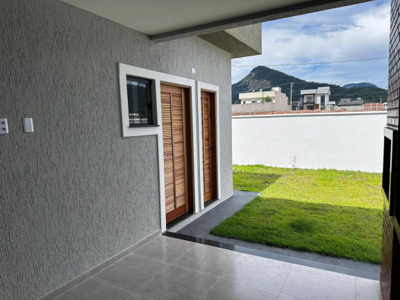 Imagem Casa com 3 Quartos à Venda, 240 m² em Maricá