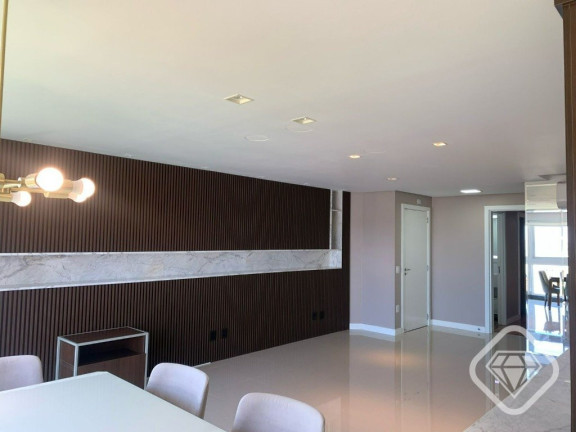 Imagem Apartamento com 3 Quartos à Venda, em Cristal - Porto Alegre Imagem Apartamento com 3 Quartos à Venda, em Cristal - Porto Alegre
