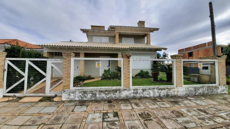 Sobrado com 4 Quartos à Venda, 280 m² em Centro - Xangri-la