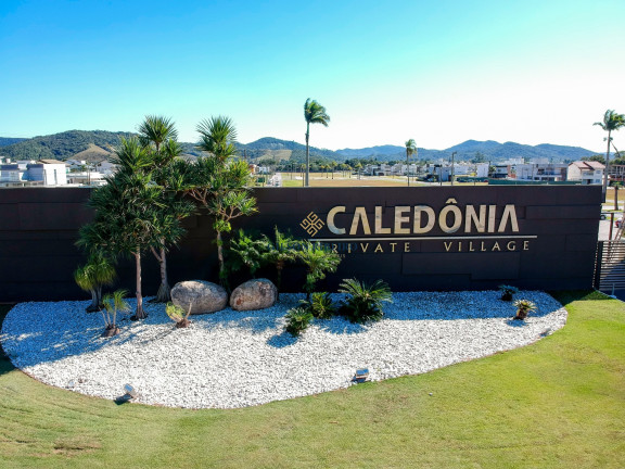 Imagem Sobrado com 4 Quartos à Venda, 270 m² em Santa Regina - Camboriú Imagem Sobrado com 4 Quartos à Venda, 270 m² em Santa Regina - Camboriú