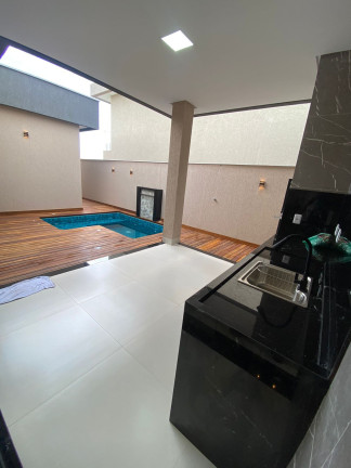 Imagem Imóvel com 
            	3             Quartos à Venda, 158 m² em 
            	Jardins Bolonha             - 
            	Senador Canedo            