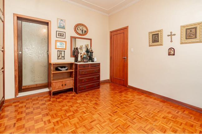 Imagem Imóvel com 4 Quartos à Venda,  em Independência - Porto Alegre