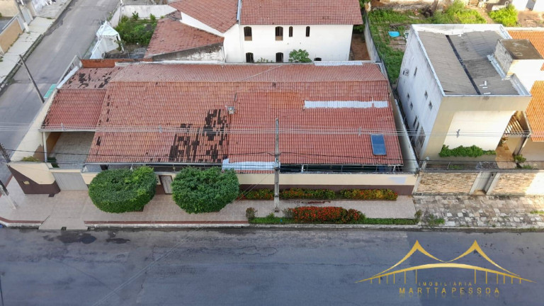 Casa com 6 Quartos à Venda, 400 m² em Capim Macio - Natal